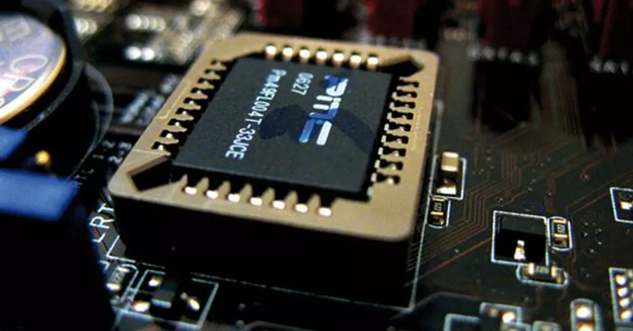 ¿El BIOS de una Computadora se Considera Software, Hardware o Firmware?